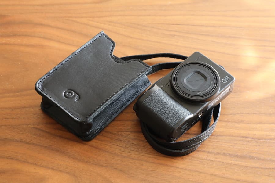 本革 GRⅢ・GRⅢx・GRⅣ 対応カメラポーチ（ハンドストラップ付き）