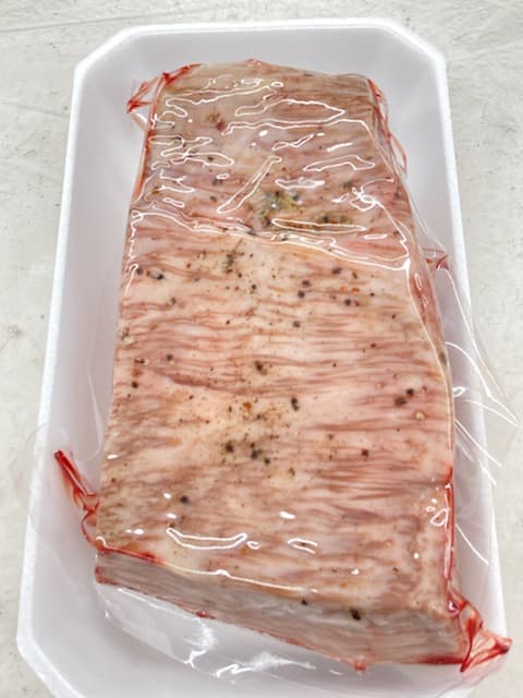 贈り物にピッタリ！　肉旨しみきやの 「黒毛和牛ヒウチ 特上ローストビーフ」 (約300g) - 4