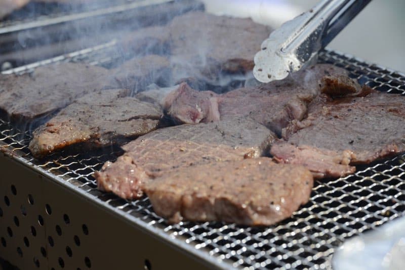 誕生日・お祝いなどの贈り物にピッタリ！　特選黒毛和牛　A4等級以上　ヘレステーキ（ヒレ肉）２枚入り - 5