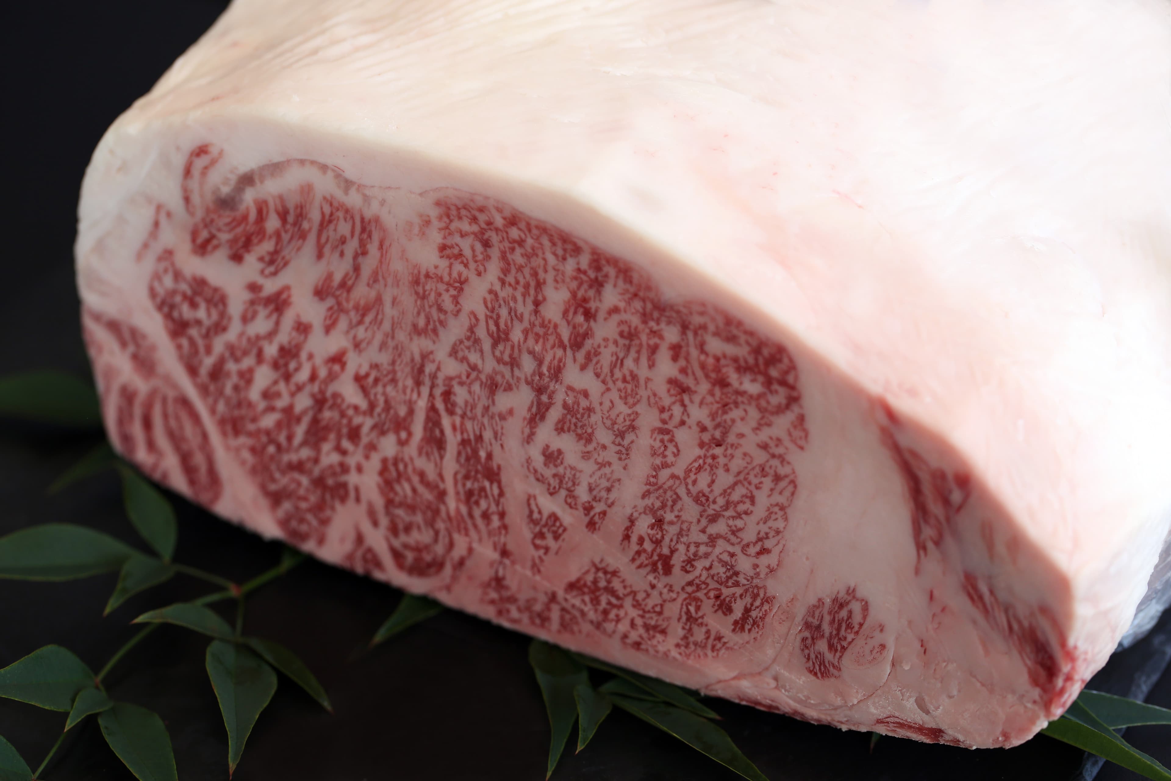 誕生日・お祝いなどの贈り物にもピッタリ! 特選黒毛和牛 A4等級以上 サーロインスライス 約450g入り